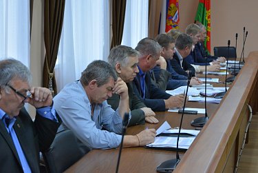 В Шарлыке обсудили ситуацию с оформлением земельных угодий